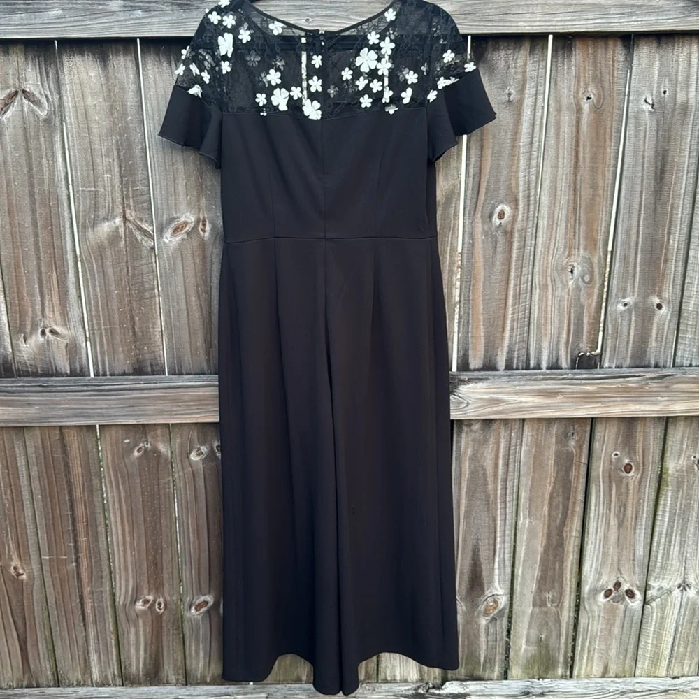 Karl Lagerfeld Paris Black Floral Lace Cropped Jumpsuit, Size 8 - Picture 5 of 8